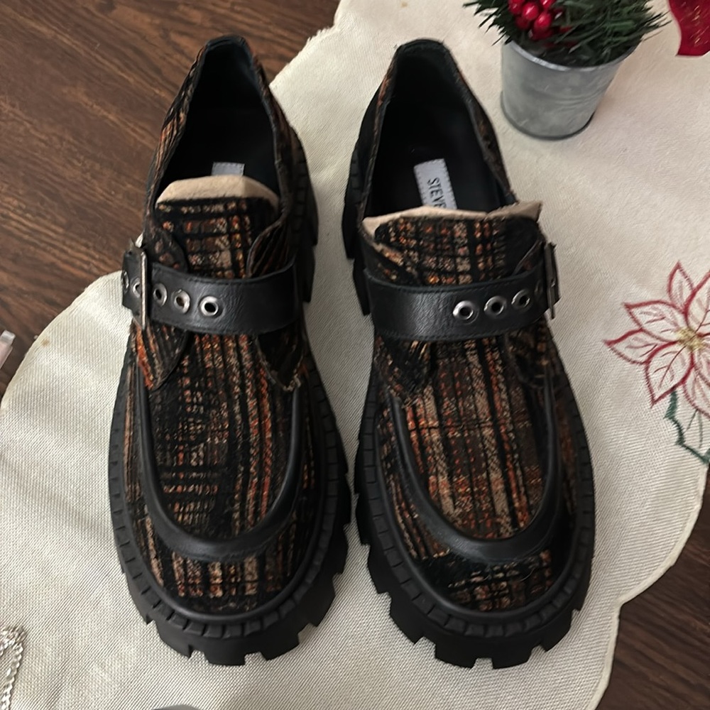 Steve Madden plaid chunky loafers size 10